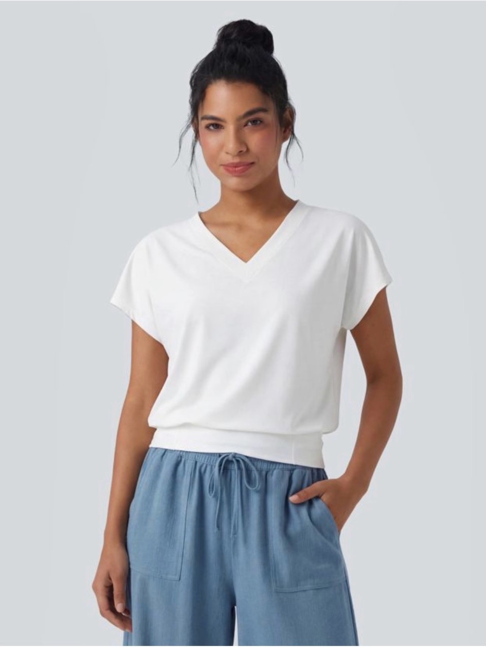 HALARA White V-Neck Short Sleeve Pullover